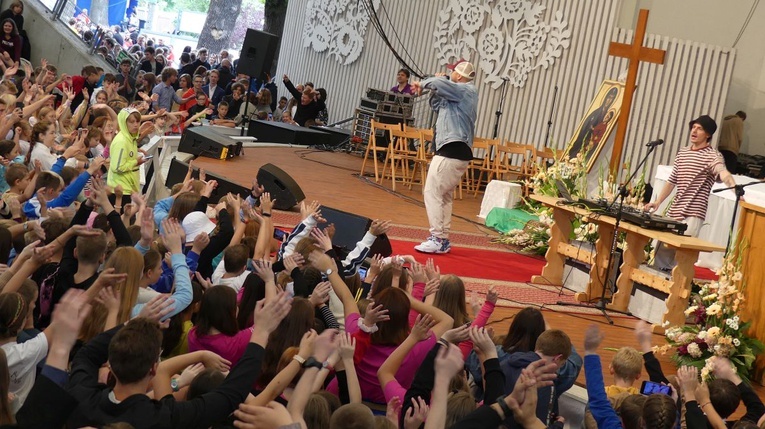 Młodzi w amfiteatrze pod Grojcem w Żywcu - 2022