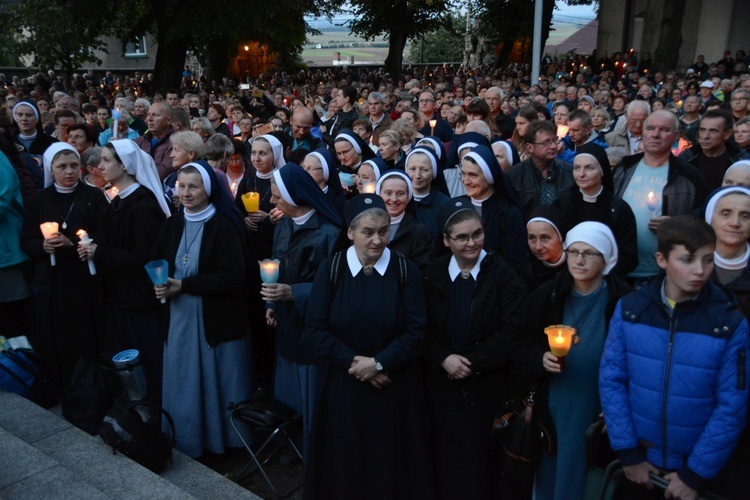 Nabożeństwo ze świecami na Górze św. Anny