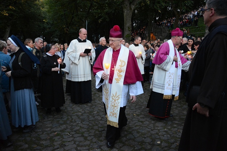 Nabożeństwo ze świecami na Górze św. Anny