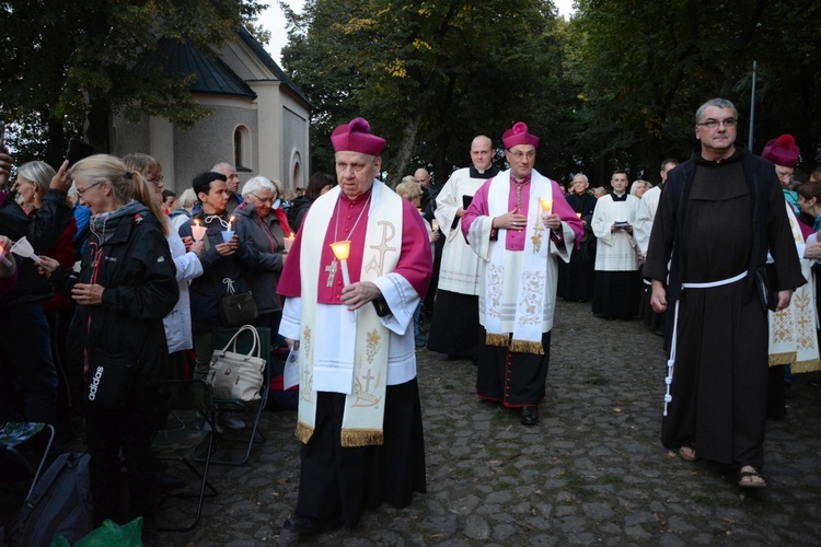 Nabożeństwo ze świecami na Górze św. Anny