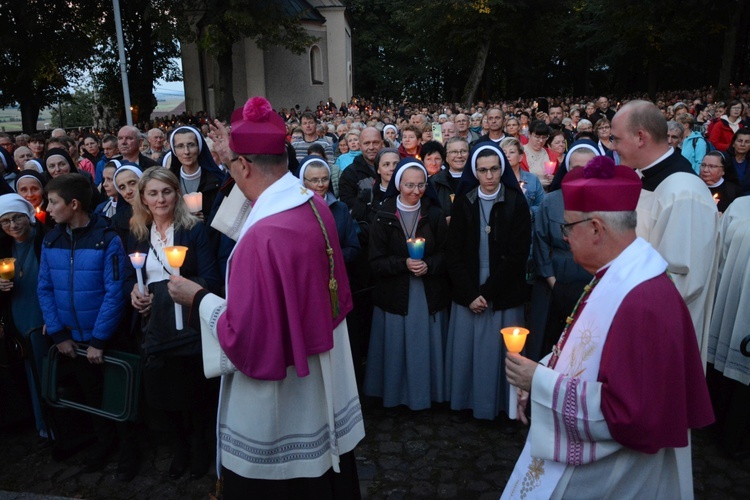 Nabożeństwo ze świecami na Górze św. Anny