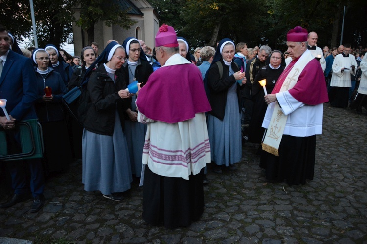 Nabożeństwo ze świecami na Górze św. Anny