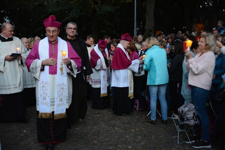 Nabożeństwo ze świecami na Górze św. Anny