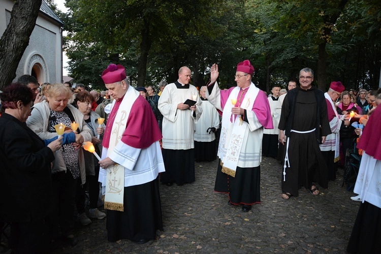 Nabożeństwo ze świecami na Górze św. Anny