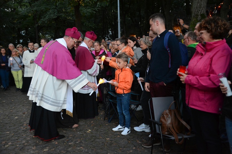 Nabożeństwo ze świecami na Górze św. Anny