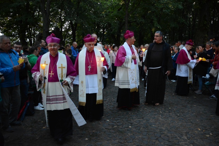 Nabożeństwo ze świecami na Górze św. Anny