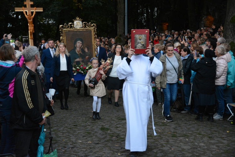 Nabożeństwo ze świecami na Górze św. Anny