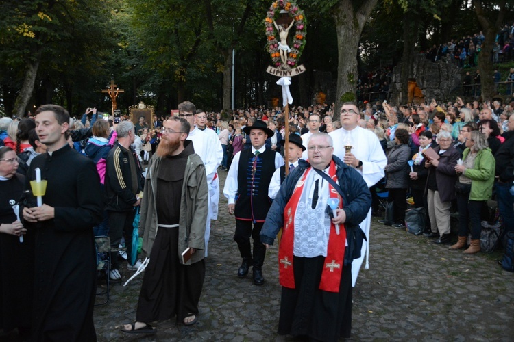 Nabożeństwo ze świecami na Górze św. Anny