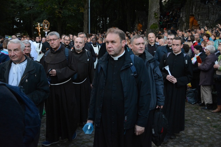 Nabożeństwo ze świecami na Górze św. Anny