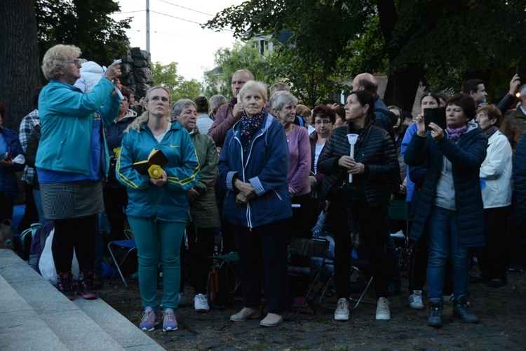 Nabożeństwo ze świecami na Górze św. Anny