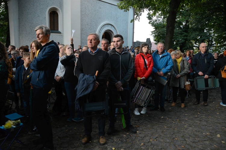 Nabożeństwo ze świecami na Górze św. Anny