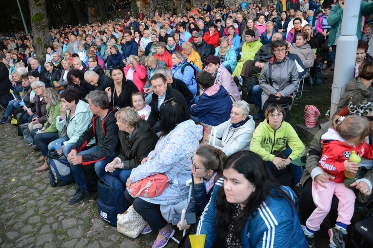 Nabożeństwo ze świecami na Górze św. Anny