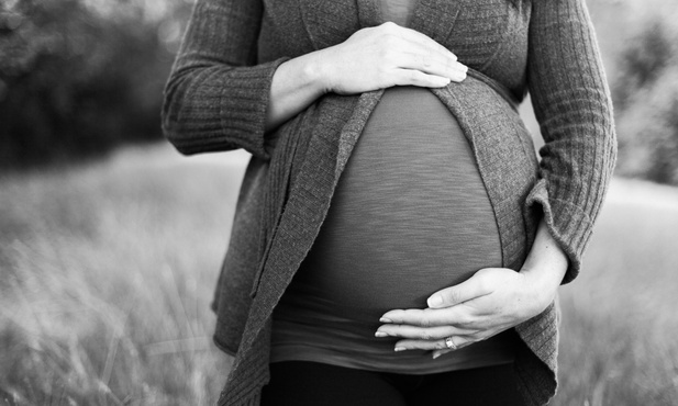 BBC: Rosja przetrzymuje w obozie jenieckim ukraińską sanitariuszkę w 9. miesiącu ciąży