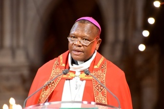 Kard. Ambongo: Papież potrzebuje doświadczenia Kościoła powszechnego