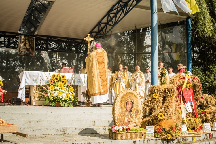 Msza św. i dożynki w Trąbkach Wielkich