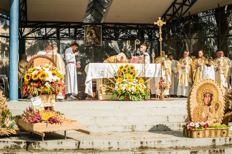 Msza św. i dożynki w Trąbkach Wielkich