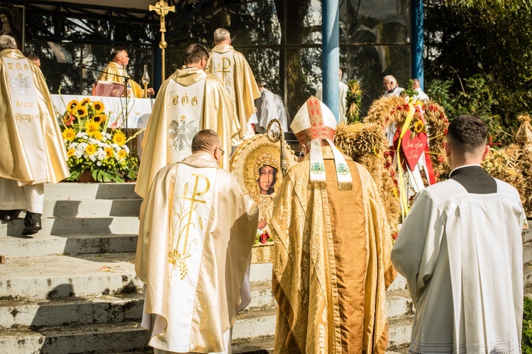 Msza św. i dożynki w Trąbkach Wielkich