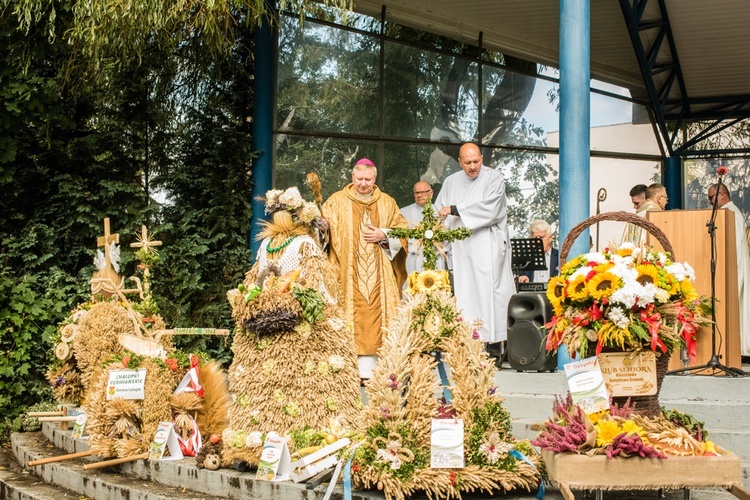 Msza św. i dożynki w Trąbkach Wielkich