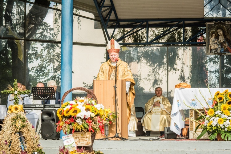 Msza św. i dożynki w Trąbkach Wielkich