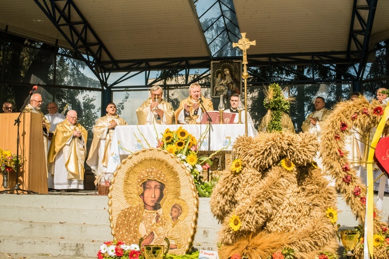 Msza św. i dożynki w Trąbkach Wielkich