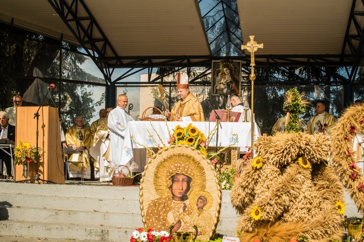 Msza św. i dożynki w Trąbkach Wielkich