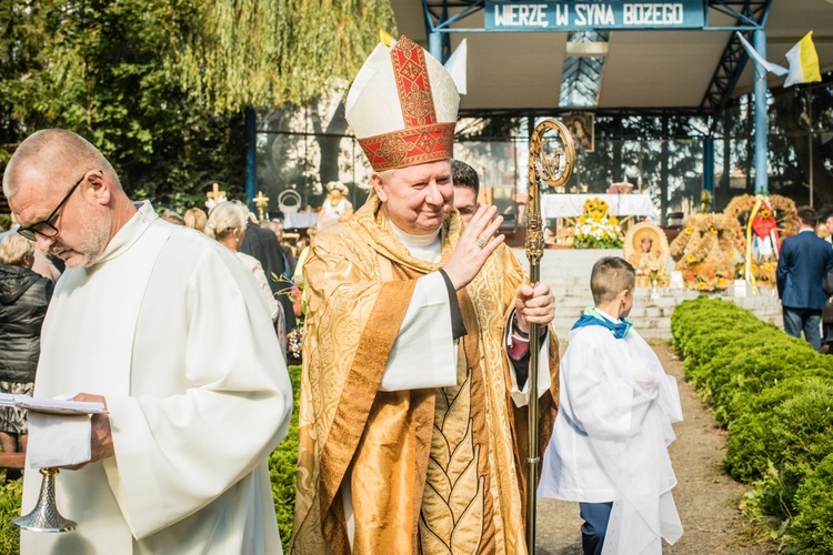 Msza św. i dożynki w Trąbkach Wielkich