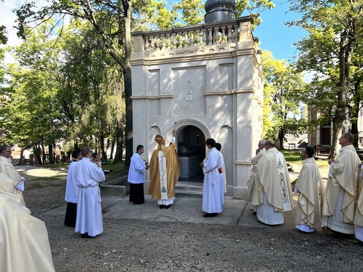 Piekary Śląskie. Poświęcenie kaplicy Bożego Grobu i odpust w sanktuarium