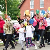 Pielgrzymka z Kętrzyna przyniosła urodzinowe balony.