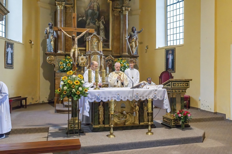 Odpust w kościele Narodzenia NMP w Kudowie-Zdroju Słonem