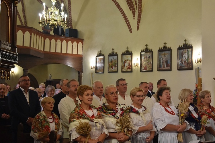 Parafialne dożynki w Mokrzeszowie