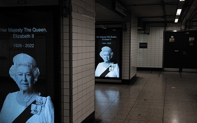 Londyńskie metro w dniu śmierci królowej.