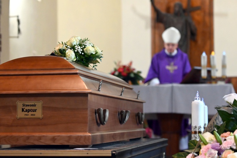 Msza pogrzebowa odbyła się w kaplicy cmentarnej przy al. Brzozowej.