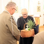 Zasadzenie dębu papieskiego w ogrodzie biskupim