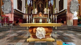 Nowy główny ołtarz w katedrze