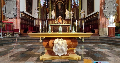 Nowy główny ołtarz w katedrze