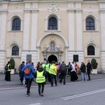 Nocna pielgrzymka młodzieży