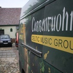 Irlandzka muzyka Carrantuohill w Starym Domu w Domecku