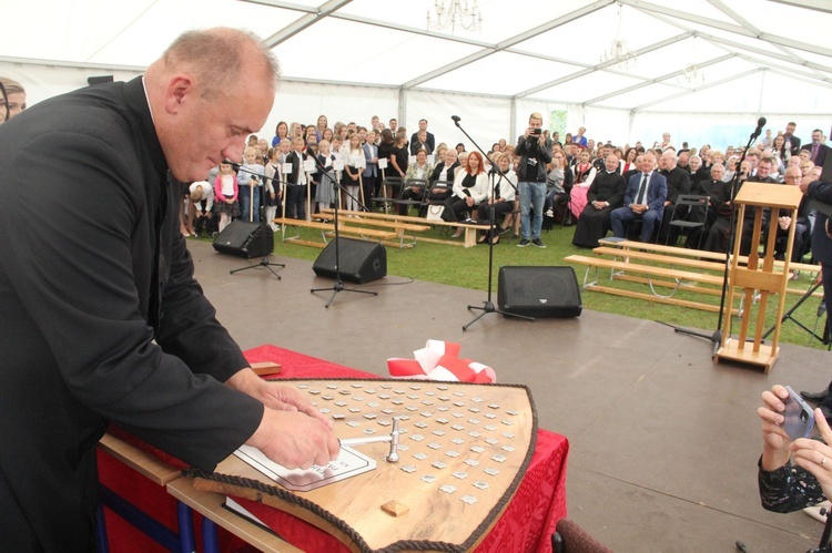 Ks. prof. Bolesław Kumor patronem szkoły w Niskowej