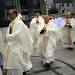 Abp Mieczysław Mokrzycki na jubileuszu parafii oblatów w Kędzierzynie-Koźlu