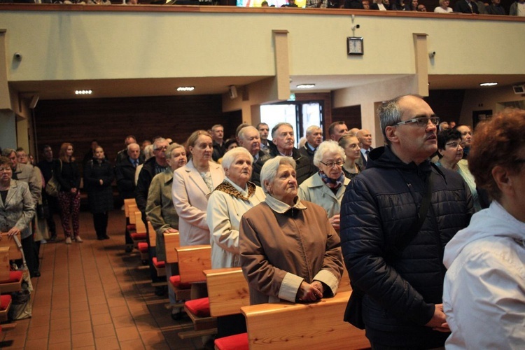 Abp Mieczysław Mokrzycki na jubileuszu parafii oblatów w Kędzierzynie-Koźlu