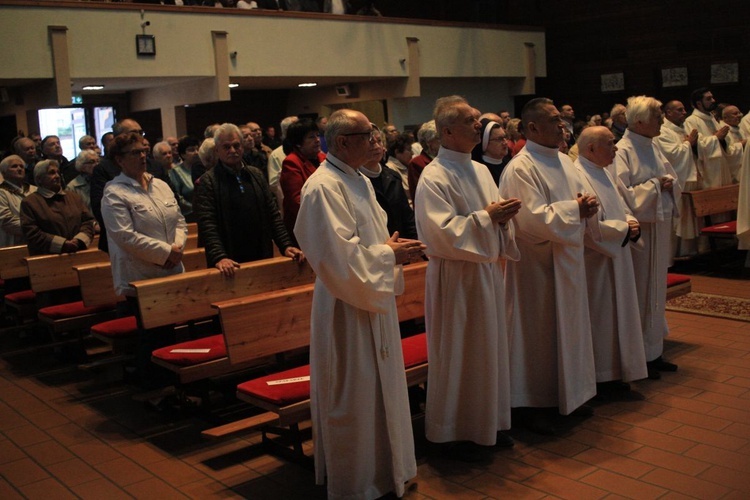 Abp Mieczysław Mokrzycki na jubileuszu parafii oblatów w Kędzierzynie-Koźlu