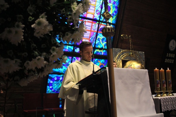 Abp Mieczysław Mokrzycki na jubileuszu parafii oblatów w Kędzierzynie-Koźlu