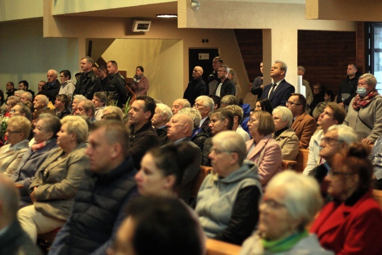 Abp Mieczysław Mokrzycki na jubileuszu parafii oblatów w Kędzierzynie-Koźlu