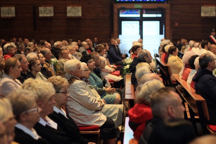 Abp Mieczysław Mokrzycki na jubileuszu parafii oblatów w Kędzierzynie-Koźlu