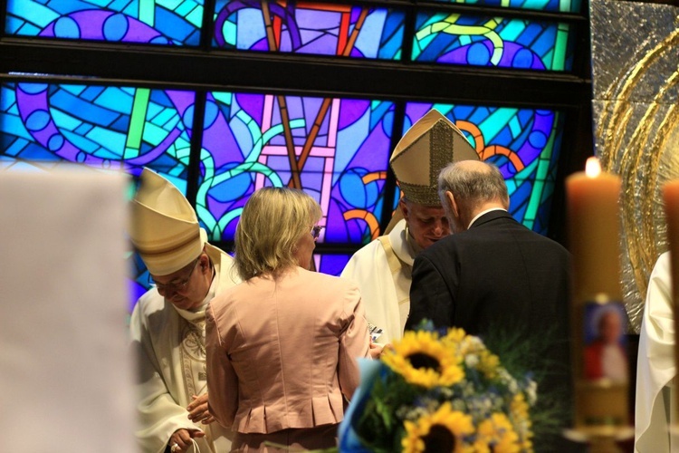 Abp Mieczysław Mokrzycki na jubileuszu parafii oblatów w Kędzierzynie-Koźlu