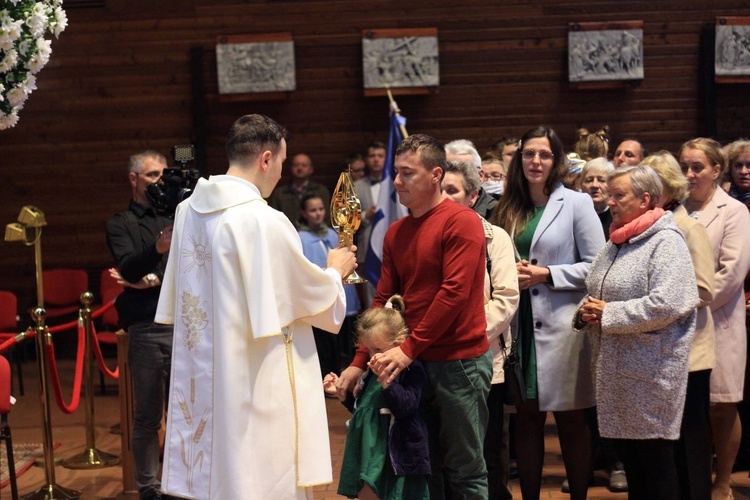 Abp Mieczysław Mokrzycki na jubileuszu parafii oblatów w Kędzierzynie-Koźlu