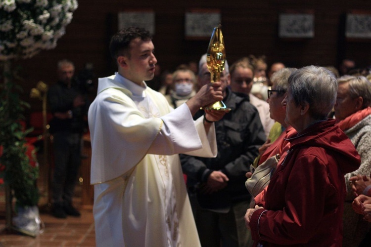 Abp Mieczysław Mokrzycki na jubileuszu parafii oblatów w Kędzierzynie-Koźlu