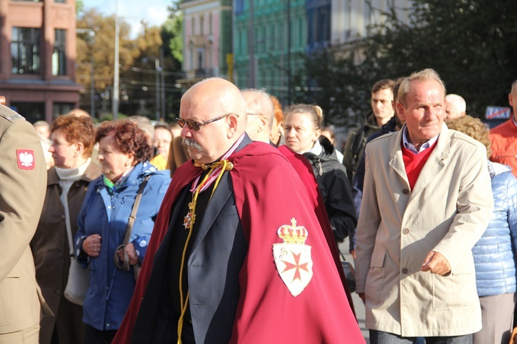 Za św. Stanisławem i św. Dorotą