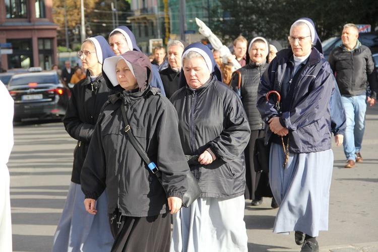 Za św. Stanisławem i św. Dorotą