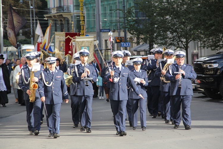 Za św. Stanisławem i św. Dorotą